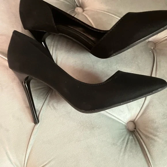 Black Women's Shoes - Picture 2 of 5